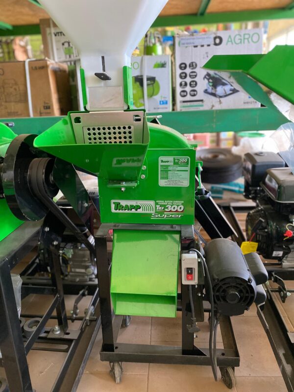 Broyeur de fourrage moteur essence